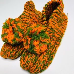 VTG 70’s Child Size Orange & Green Knit Slippers